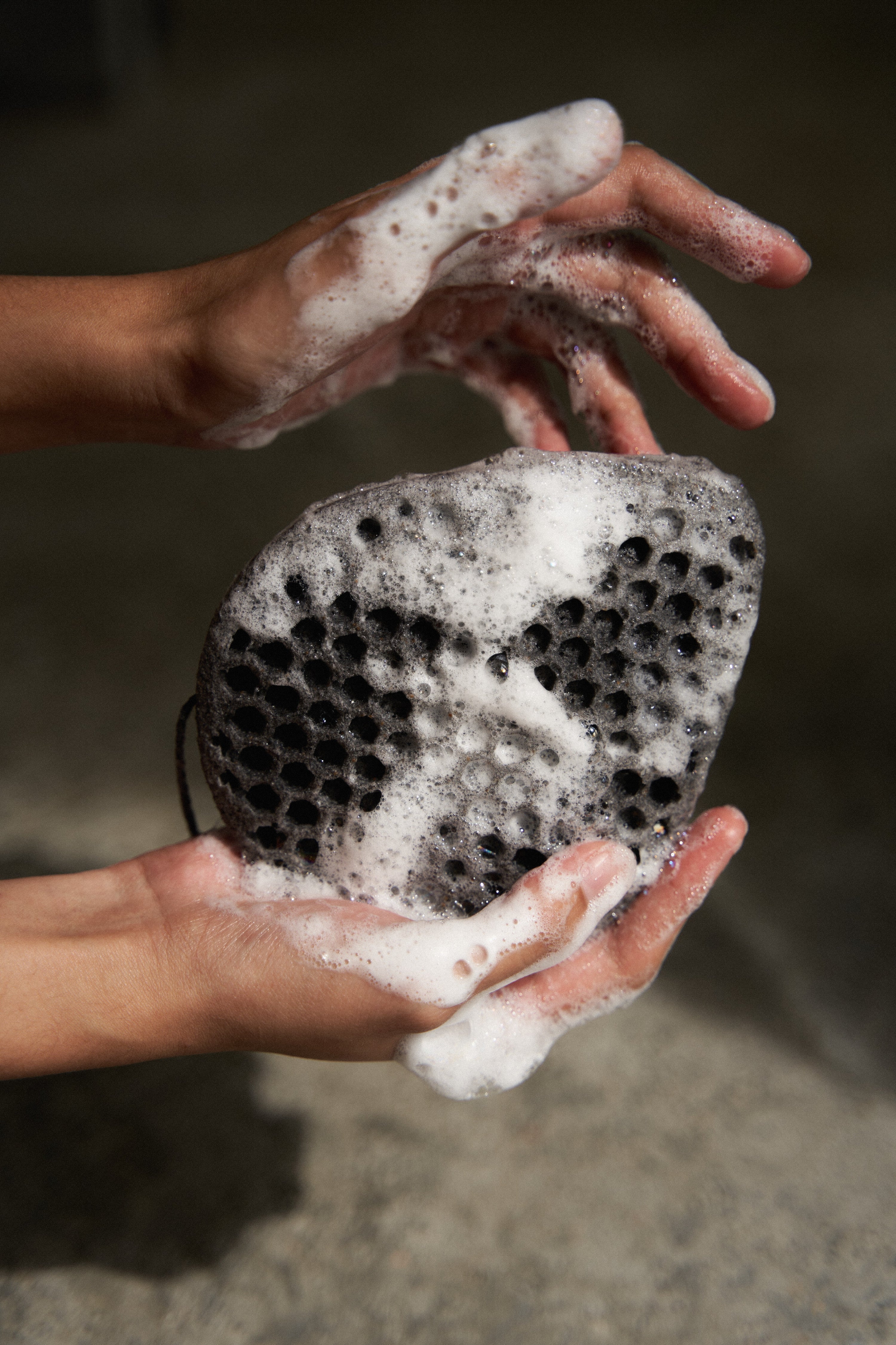 Konjac Shower Scrubber – Charcoal
